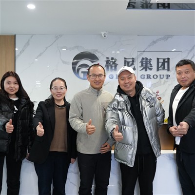 চীনা ক্লায়েন্ট GNEE পরিদর্শন করে এবং GR12 টাইটানিয়াম প্লেট অর্ডার স্বাক্ষর করে